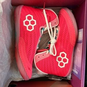 7.5 women’s Sarah Hildebrandt Rudis Wrestling shoes berry burst